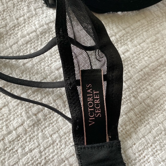 Victoria’s Secret bra - 34C - Picture 6 of 7